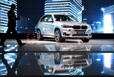 BMW testirao vodikov pogonski sklop bacanjem ručnih bombi ispod vozila